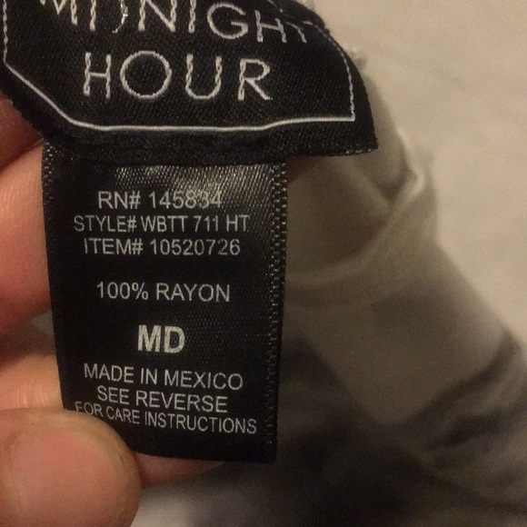 🌞Skull/butterfly tank top with low cut sleeve🌞 - Picture 3 of 7